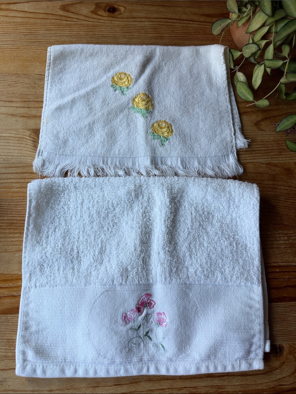 Vintage White Embroidered Floral Hand Towels